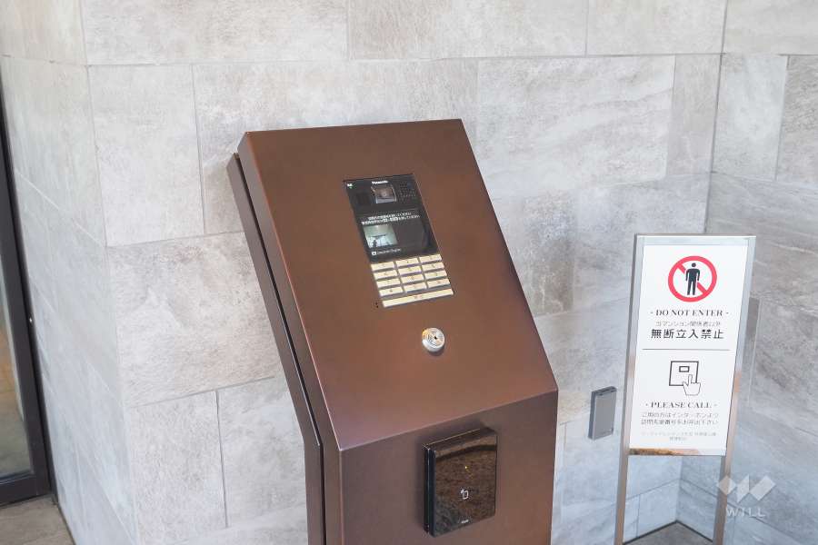 エントランスはオートロック付きです。
