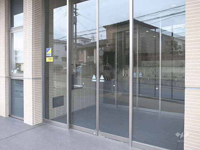 エントランスはオートロック付きです。