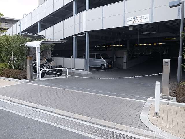 駐車場の出入り口（ロボットゲート付き）