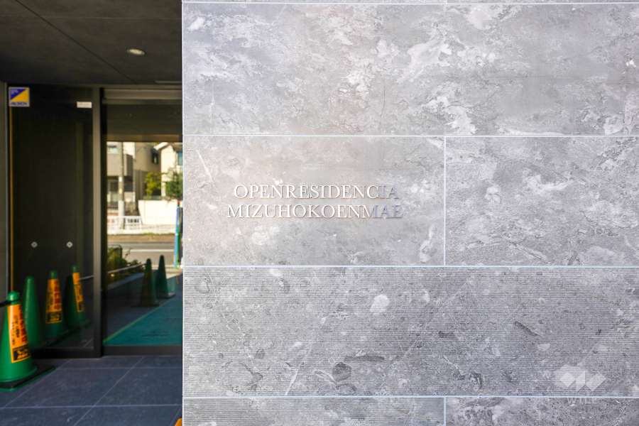 エントランスの銘板