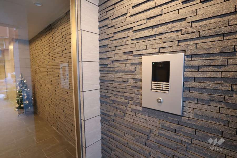 エントランスはオートロック付きです。