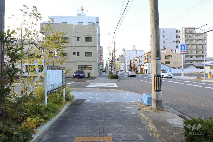 敷地北側の前面道路（東側から）