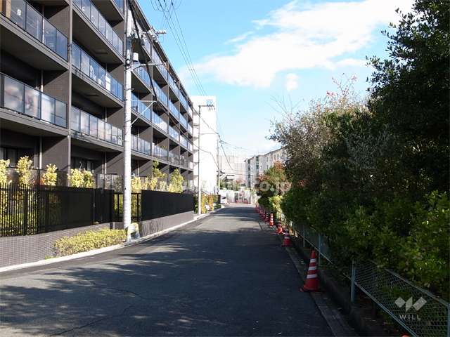 敷地南側の前面道路