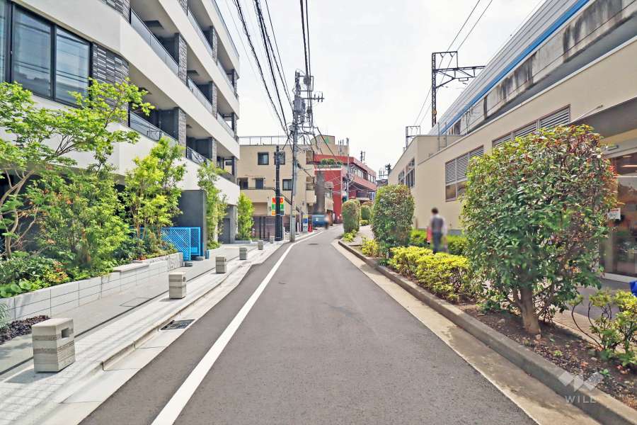 北西側前面道路(北側から)