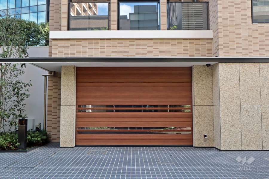 敷地内駐車場の出入り口（オートロック付き）