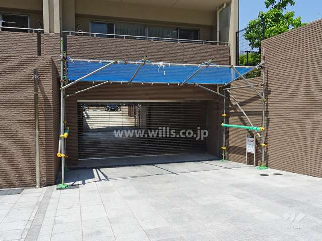 駐車場出入り口（リングシャッター付き）