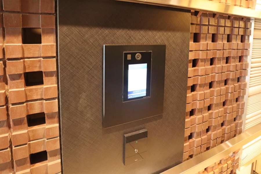 エントランスはオートロック付きです。