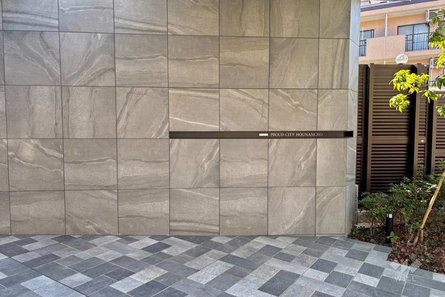 EASTエントランス