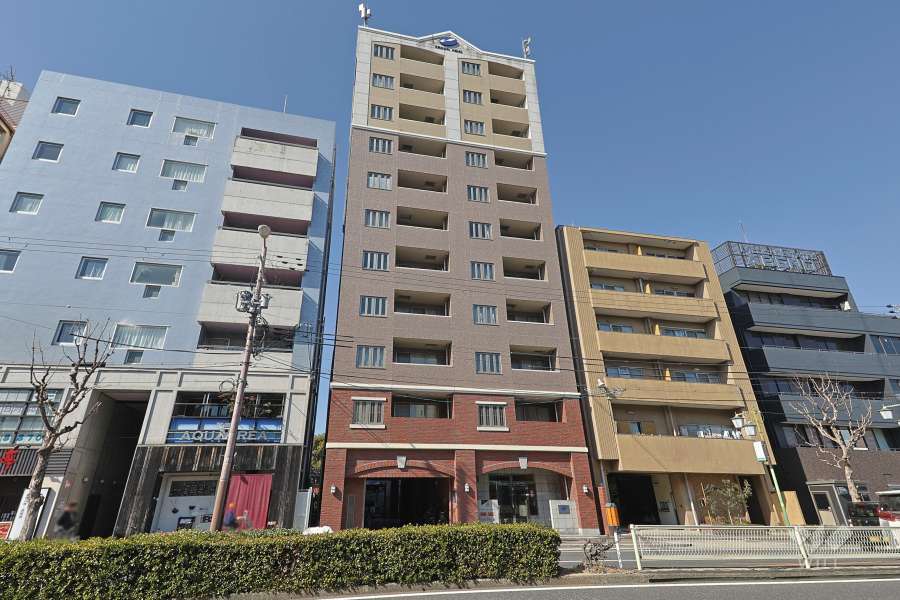 クラウンハイム西田辺の外観（南東側から）