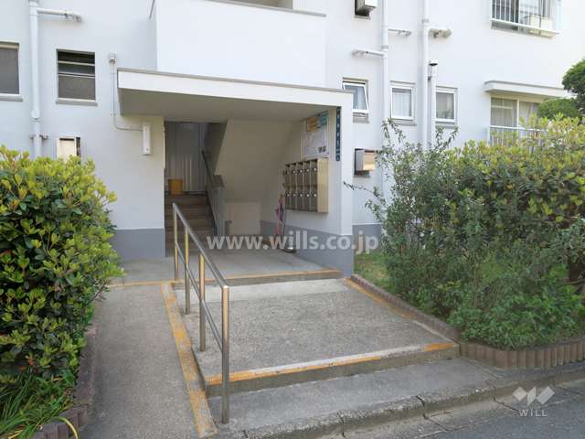 住戸入り口（共用ポスト）