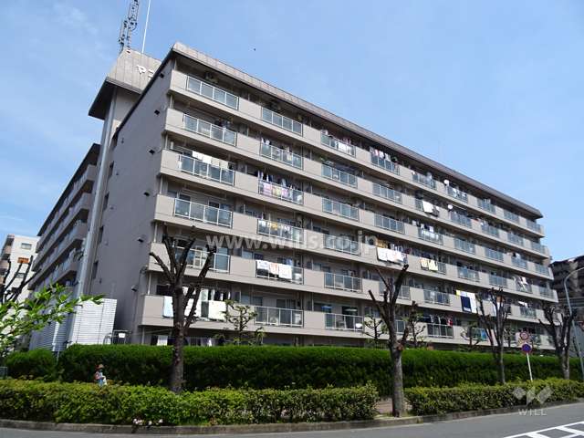 マンション南茨木の外観（南西側から）