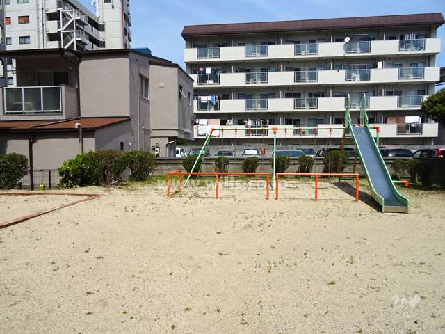 敷地に隣接する沢良宜西一丁目第2児童遊園