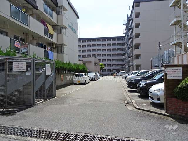 駐車場出入り口