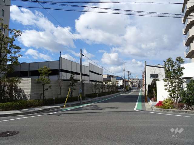 敷地北側の前面道路（東側から）