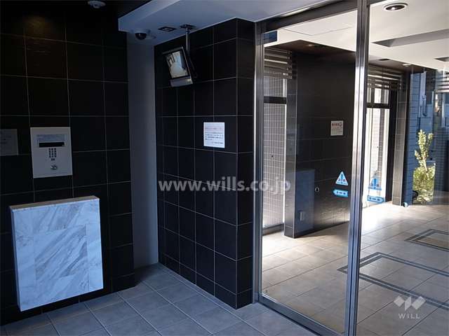 エントランスはオートロック付きです。