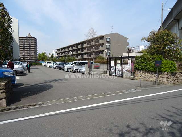 駐車場の出入り口