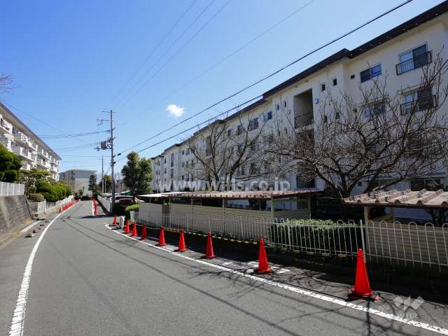 敷地北側の前面道路