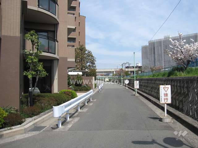 敷地南東側の前面道路