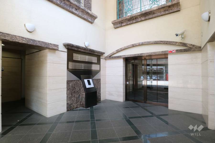 エントランスはオートロック付きです。