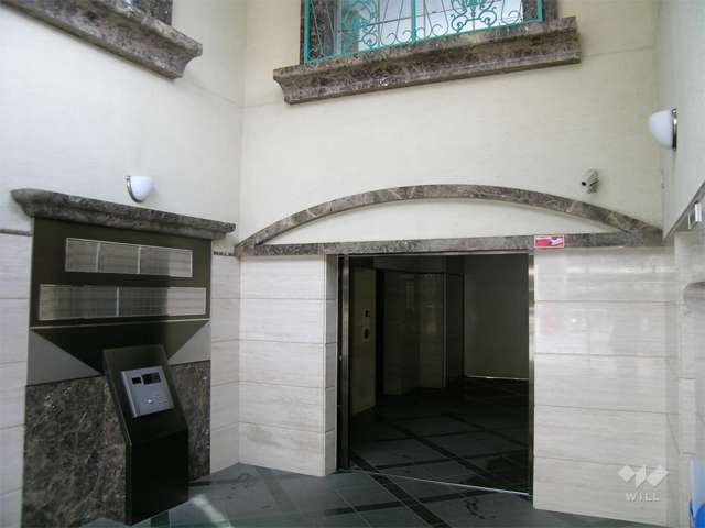 吹き抜けになったエントランスホール