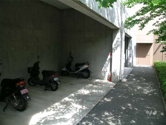 グランドステージにあるミニバイク置き場