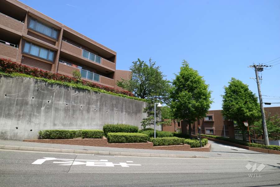 イトーピア逆瀬川ガーデンフラッツの外観