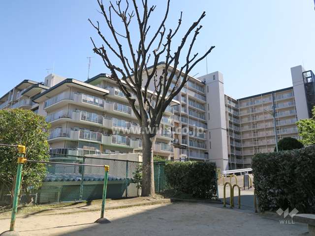 敷地に隣接する穂積台公園