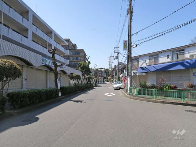 敷地北側の前面道路