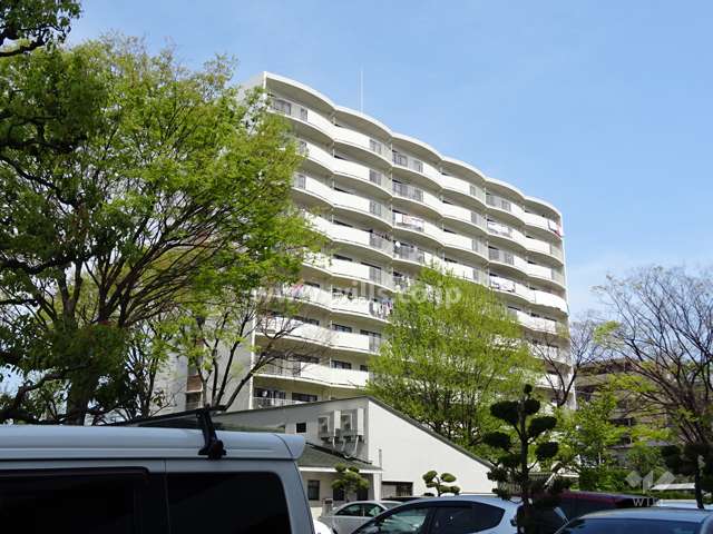 阪急南茨木ハイタウン駅前高層住宅C棟の外観（南西側から）