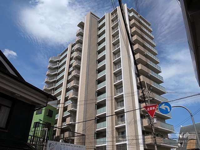 ライオンズ池田駅前の外観（南西側から）