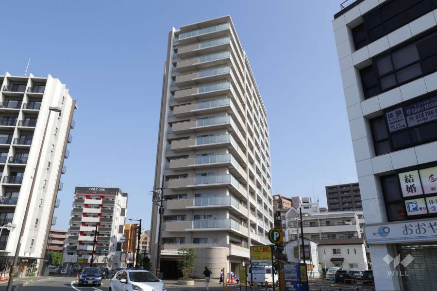 ライオンズ池田駅前の外観（南側から）