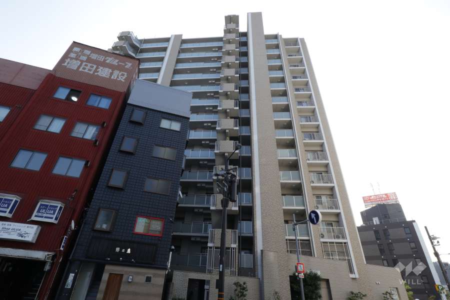 ライオンズ池田駅前の外観（西側から）