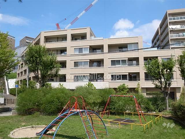 パークホームズ千里佐竹台の外観（南側から）