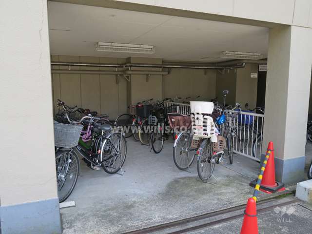屋内に設けられた駐輪場