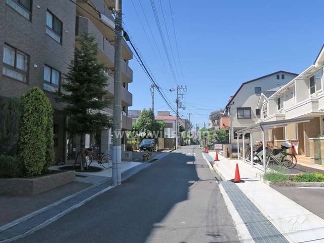 敷地東側の前面道路