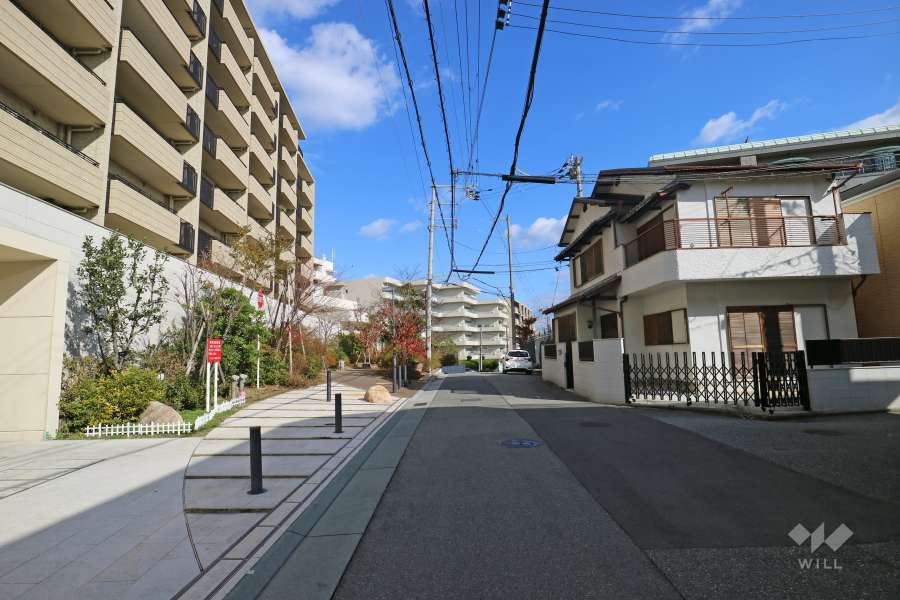 敷地南側の前面道路