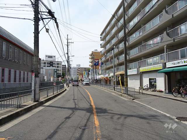 敷地南側の前面道路
