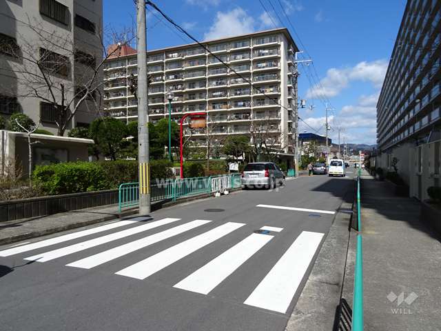 ローレルハイツ茨木総持寺２号棟の北側前面道路