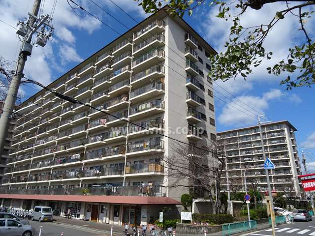 ローレルハイツ茨木総持寺２号棟の外観（南東側から）