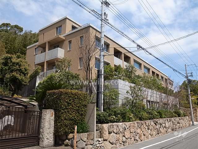 グランドメゾン芦屋山手町の外観（南西側から）
