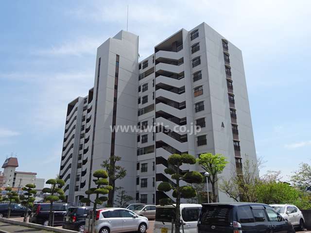 阪急南茨木ハイタウン駅前高層住宅A棟の外観（北西側から）