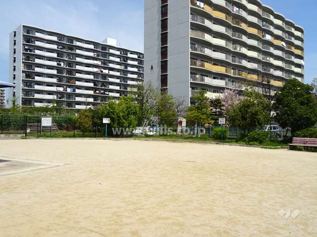 敷地に隣接している沢良宜西公園