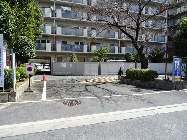 駐車場出入り口