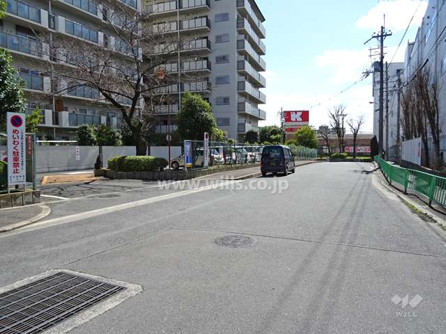 敷地北側の前面道路