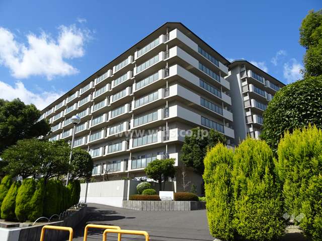 サニーハウス茨木の外観（南東側から）