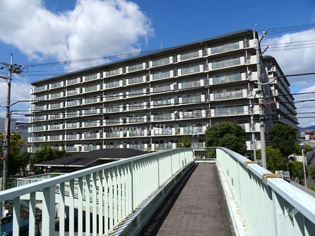 サニーハウス茨木の外観（南東側から）