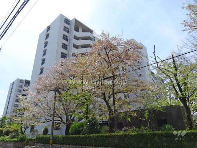 阪急南茨木ハイタウン駅前高層住宅B棟の外観（北東側から）