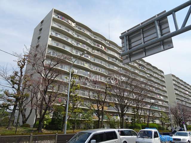 南茨木ハイタウン美沢Ｆ棟の外観（南西側から）
