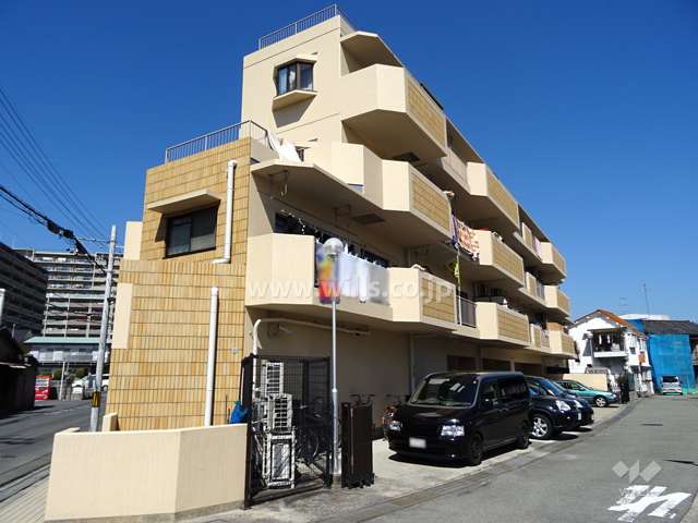 アバンテ茨木の外観（南西側から）