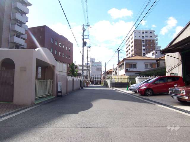 東淀川シティハウスの北側前面道路（東側から）